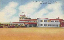 Airport Terminal Des Moines Iowa linen postcard - £5.13 GBP