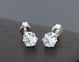 1.00 TCW Round Cut Moissanite 925 Sterling Silver Prong Stud Earrings 4mm - £64.18 GBP