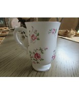 VTG ROYAL VICTORIA CHINA DINNERWARE TALL MUG WHITE WITH PINK ROSES - $3.91