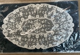 VINTAGE ITALIAN LACE DOILY IN ORIGINAL PACKAGE - £23.60 GBP