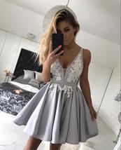Silver Satin V-neck Homecoming Dresses Short Lace Appliques Prom Gowns - £103.77 GBP