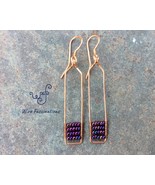 Handmade copper earrings: long rectangles with metallic purple iris beads - €22,25 EUR