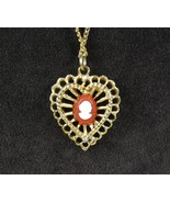 Rusty Red &amp; White CAMEO HEART PENDANT Vintage NECKLACE Goldtone Chain 18&quot; - $26.94 CAD