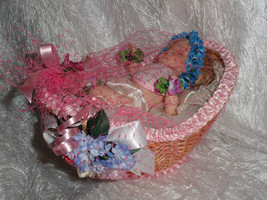 DOLL Polynesian baby in basket, satin pillow w/lace trim, flowers &amp; more /a - £5.44 GBP