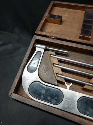 Brown & Sharpe No. 55,  0 - 6" Machinist's Micrometer Set, & Wooden Storage Box Item image 4