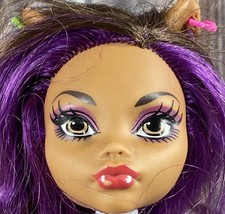 Monster High Doll Gloom Beach - Clawdeen - Head w/ Earrings Only - £4.59 GBP