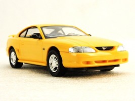 1994 Ford Mustang GT Plastic Model Car, ERTL/AMT #6294, Canary Yellow, Collector - $19.55
