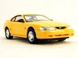 1994 Ford Mustang GT Plastic Model Car, ERTL/AMT #6294, Canary Yellow, Collector - £15.34 GBP