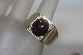 Vintage 14K Yellow Gold Oval Red Stone Cabochon Ring W/ Genuine Diamond Accents - £435.07 GBP