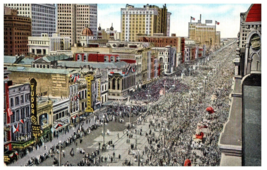 Mardi Gras Crowds on Canal Street in New Orleans, Louisiana Parade Postcard - £6.92 GBP