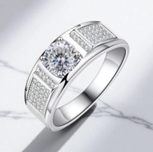 Men&#39;s 18K 925 Sterling Silver 1CT Russian Cut Moissanite Ring (Size 9.25... - $2,798.69 MXN