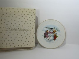 1986 Avon A Child&#39;s Christmas Porcelain 8&quot; Plate Trimmed in 22K Gold - £10.73 GBP