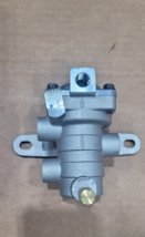 MERITOR Wabco Air Brake Inversion Valve RKN28032 - $249.00