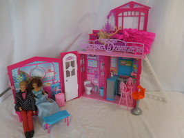 Barbie Glam Vacation House With Cute Accessories Mattel 2010 + Dolls Folds up - $29.74