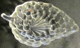 VINTAGE ANCHOR HOCKING GRAPE CLUSTER CLEAR GLASS DISH BOWL - $4.00