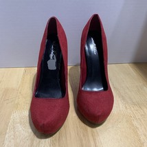 Michael Antonio Women&#39;s Size 7.5 Suede Red Loveme-2 Closed Toe Heels - $19.21