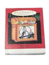 1995 Hallmark Keepsake Christmas Ornament Our Family Photo Holder - £6.78 GBP