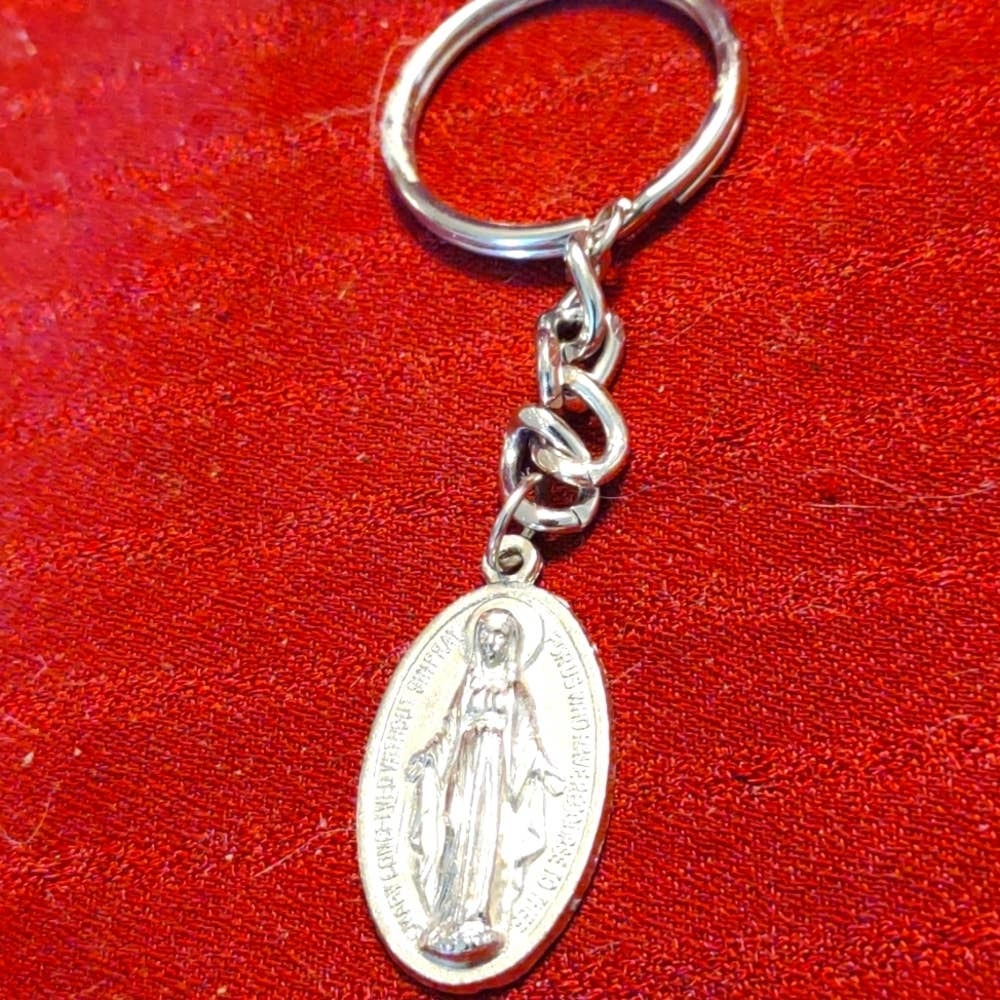 Beautiful mother Mary keychain~have her with you wherever you go - $16.83