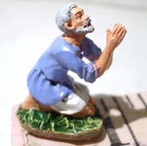 Magnificent Blessings Nativity 2015 Old Man Praying Hawthorne Miniature Figurine - £22.38 GBP