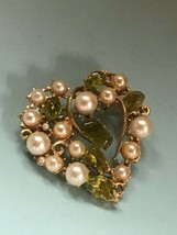 Vintage Goldtone Open Heart w Faux White Pearl &amp; Olivine Green Stone Nugget Pin  - £14.82 GBP