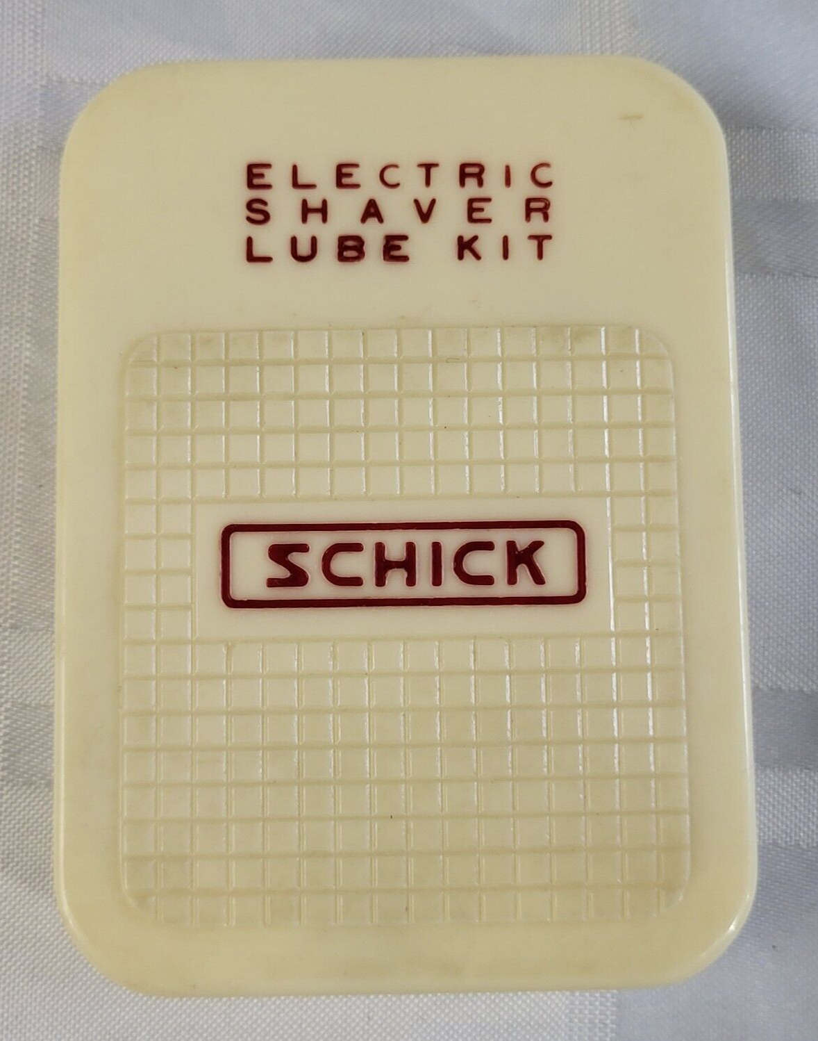 Primary image for SCHICK ELECTRIC SHAVER LUBE KIT VINTAGE SHAVING LIDDED BOX WITH MIXED ITEMS