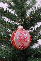 Fancy Floral 2-5/8&quot; Glass Ball Christmas Ornament - £7.94 GBP