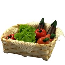 Basket of Vegetables D7018 Minimum World Dollhouse Miniature - £4.59 GBP