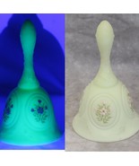 Uranium Fenton Bell Custard Glass Hand Painted Daisies Susan Lee  GLOWS - $614.49 MXN
