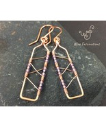 Handmade copper earrings: rectangles diagonal wire wrapped with glass beads - €23,11 EUR
