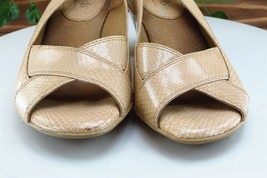 Softspots Women Sz 6 W Beige Pump Patent Leather Shoes - £15.60 GBP