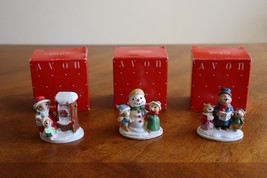 Avon Forest Friends Caroling Shopping Snowfall Christmas Village Figurin... - $195.35 MXN
