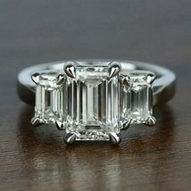 4.10CT Smeraldo LC Moissanite 3-Stone Fidanzamento Ring 14k Placcato Oro Bianco - £85.98 GBP