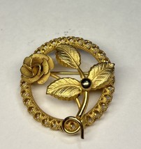 Vintage Single Rose Brooch Pin Faux Pearl Gold Tone Filigree 1” - $230.12 MXN