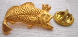 SHRINERS MASON Textured 2D Gold Open Mouth Fish w Crown Lapel Pin 1&quot; x 5/8&quot; - £10.20 GBP