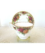 ROYAL ALBERT OLD COUNTRY ROSES TEACUP AND MATCHING SAUCER ENGLAND - $20.30 CAD