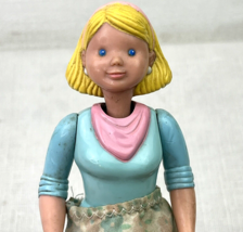 Vintage 1993 Fisher Price Loving Family Mom with Blond Hair Blue Eyes Skirt - £7.25 GBP