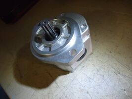 Hydraulic Gear Pump 231572GT 4.0CC for Genie GS-1530 GS-1532 GS-1930 GS-... - $128.69
