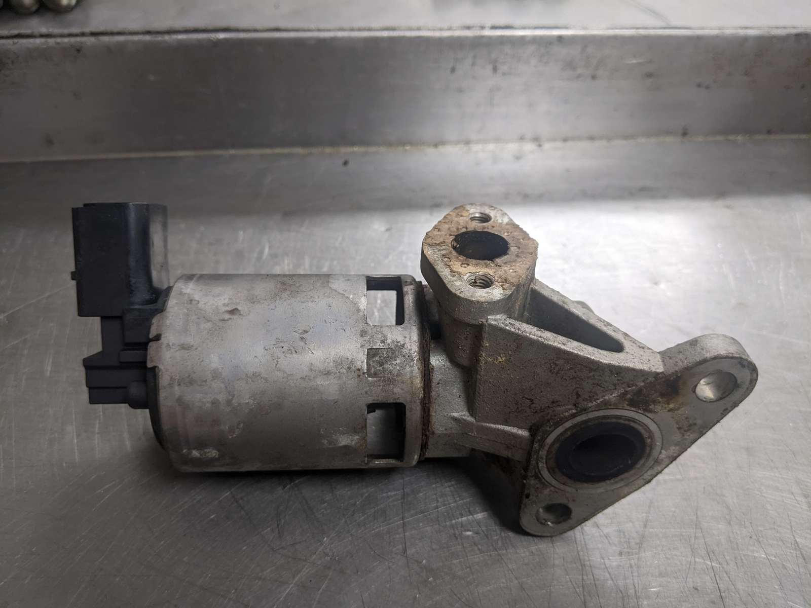 EGR Valve From 2005 Chrysler 300  5.7 53032509AN Hemi - $39.55