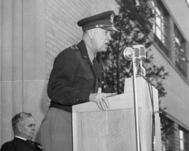 Dwight Eisenhower speaks at Lewis Field Research Lab Ohio 1946 Photo Print - £6.92 GBP