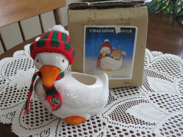 Planter-Christmas Around the World-Goose-Matching Knit Hat &amp;Scarf-Taiwan... - £9.43 GBP