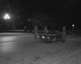 Soldiers at checkpoint Ole Miss riot in Oxford Mississippi 1962 Photo Print - £6.90 GBP+