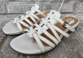 Clarks Artisan Leather Off White Cream Strappy Sandals Size 10M - £15.17 GBP