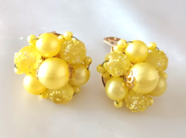 Vintage Pale Yellow Beads Clip on Fashion Earrings Made in Hong Kong Gold tone - £8.79 GBP