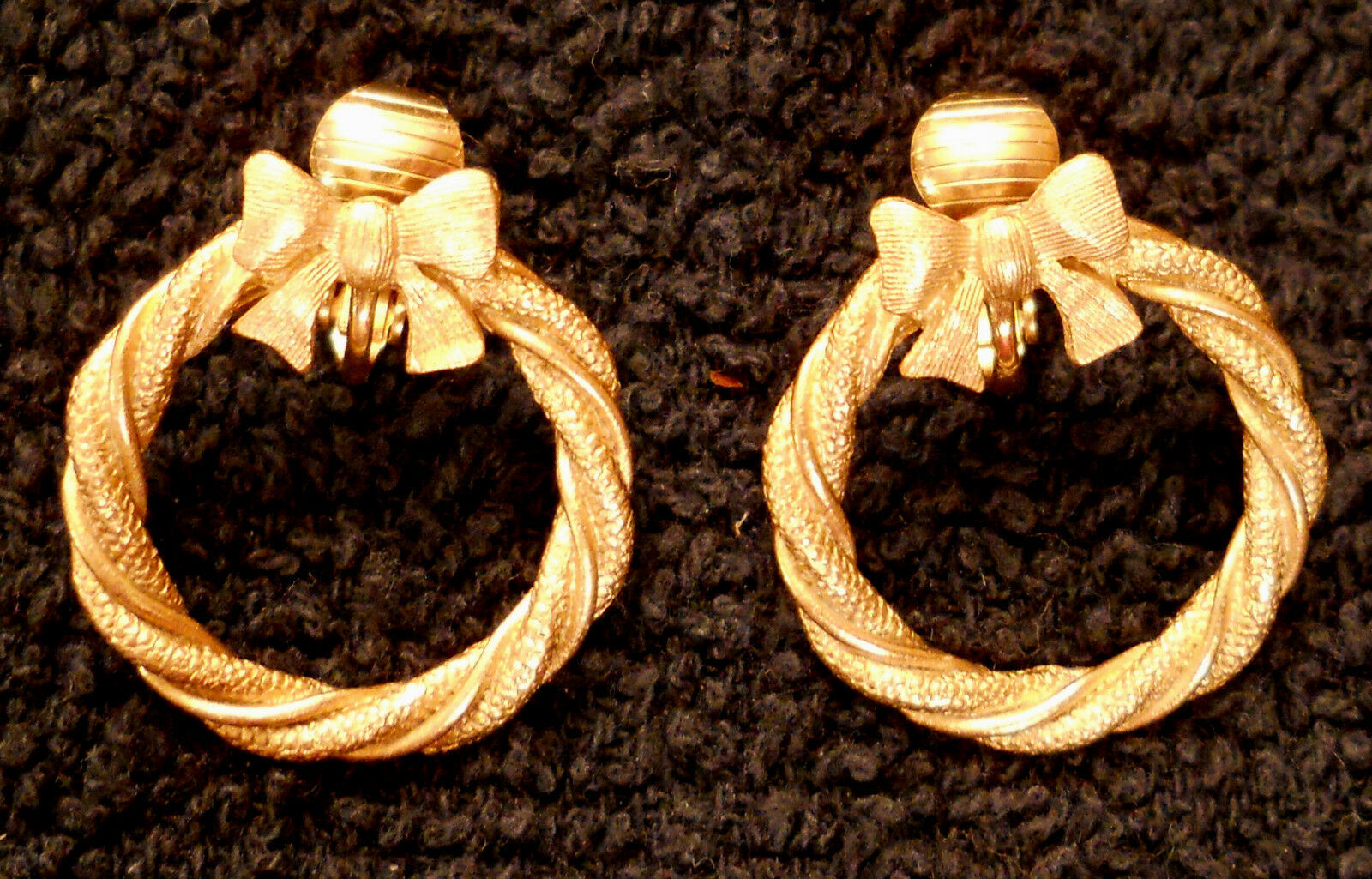 Primary image for Avon Wreath Earrings Clip On VTG Gold Plated Hoops Hypo-Allergenic Nickel Free