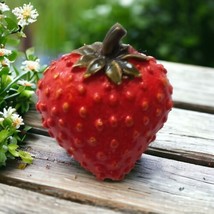 Vintage Red Strawberry Brooch Pin Enameled Gold Tone Farmhouse Rustic Co... - £13.44 GBP