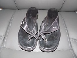 Clarks Leather Black Slide Thong Shoes Size 6M  Women&#39;s EUC - £18.67 GBP