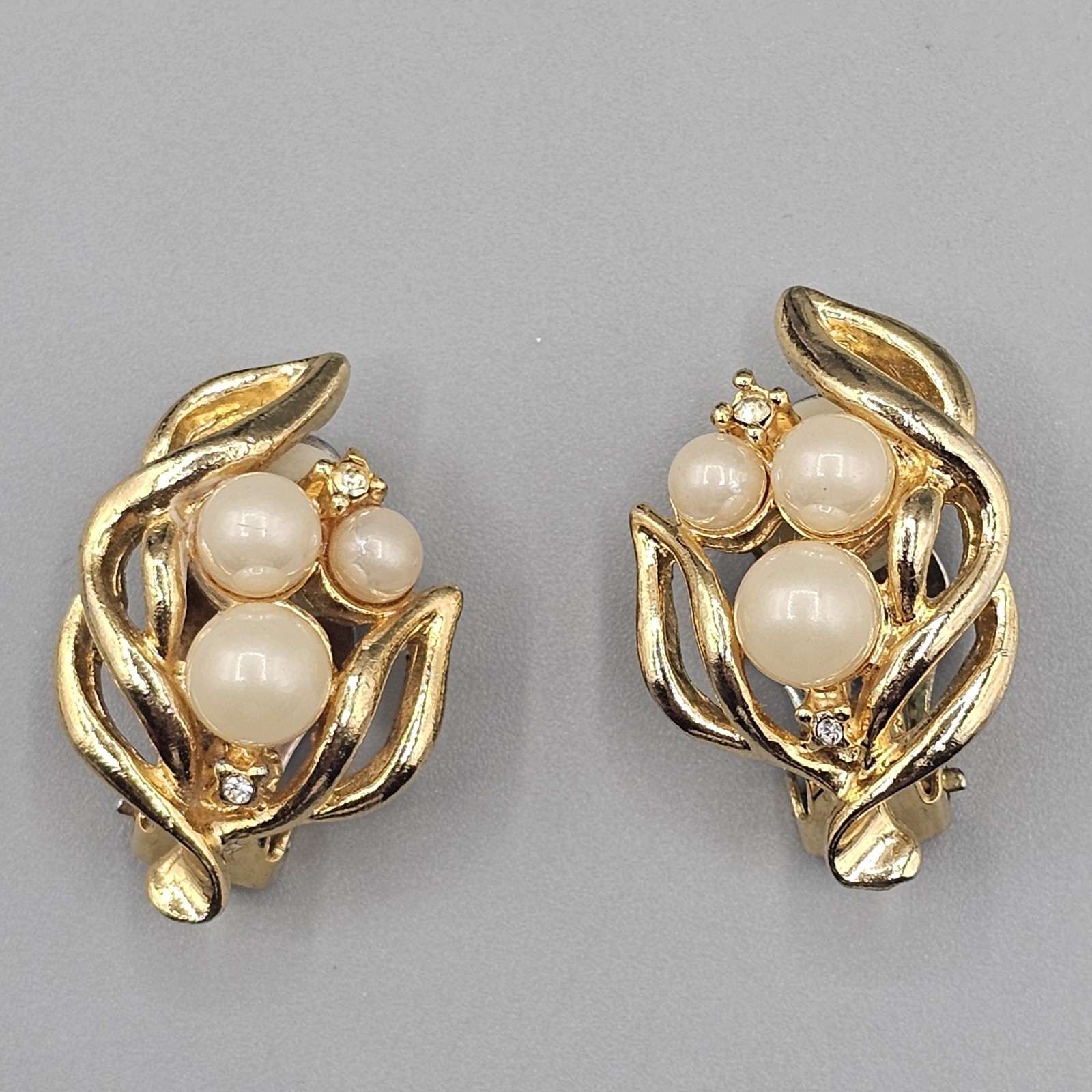 Vtg Clip On Earrings Imitation Pearl Gold Tone Leaf Motif Crystal Accent... - $14.99