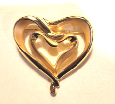 Double Heart Brooch Pin Shiny Gold Tone Setting Valentine&#39;s Day Vintage ... - $347.38 MXN