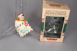 Vintage Enesco Ornament Garfield &quot;Special Delivery&quot; 1978 #558699 Pre-Owned - $14.84