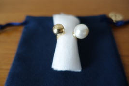 Tory Burch In Gold New Hammered Metal Logo Bead And Pearl Ring. New - £52.62 GBP